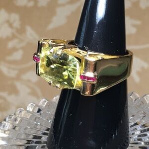 Elegant 14k Gold Gemstone Ring with a beautiful faceted Peridot & Rubies